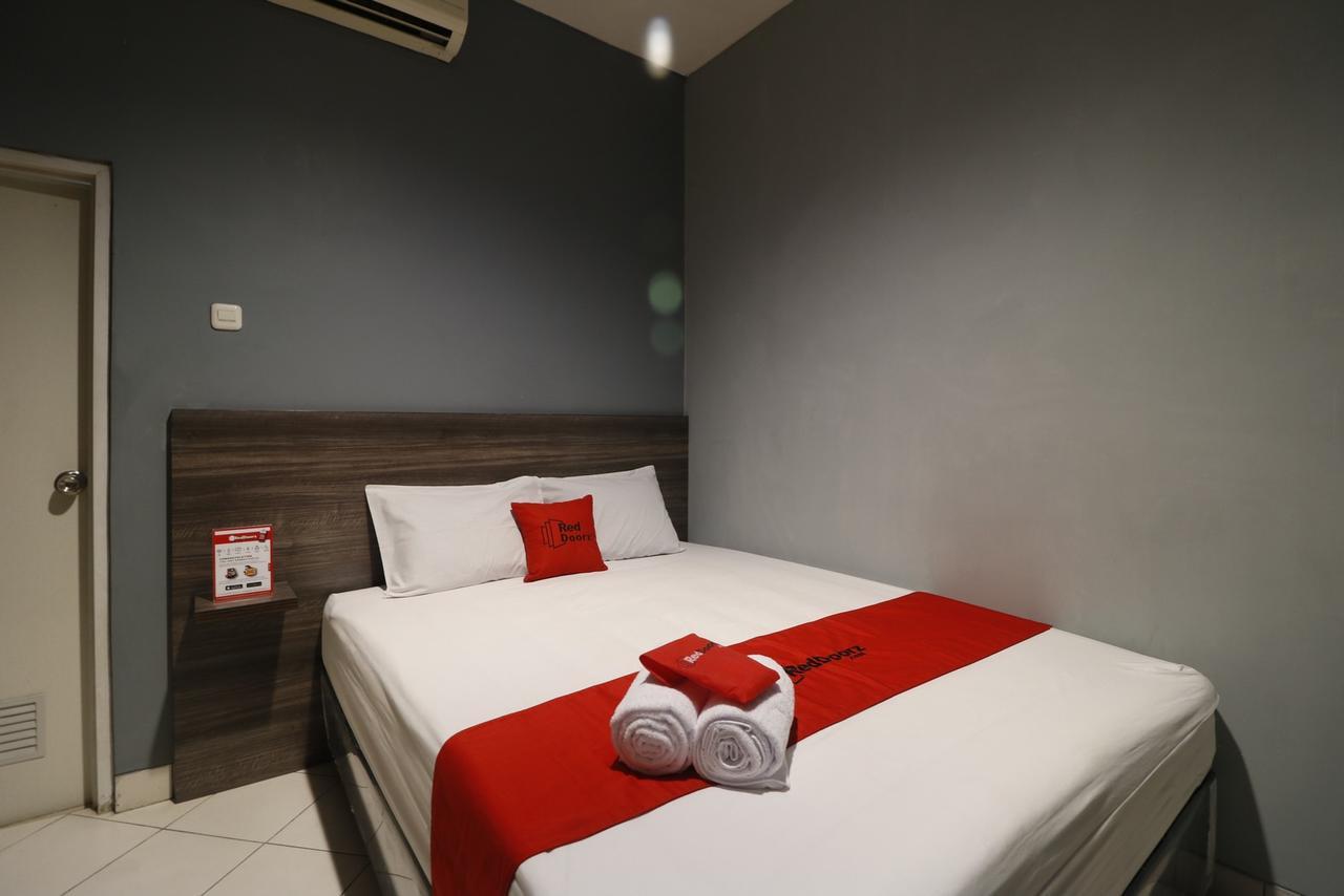 Reddoorz Plus Near Rs Harapan Kita Джакарта Екстер'єр фото